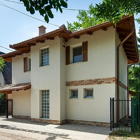 Harsfa Jakuzzis Nyaralo Szarvas * Szarvas