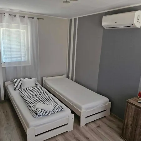 Prázdninový dům Harsfa Jakuzzis Nyaralo Sarvaš